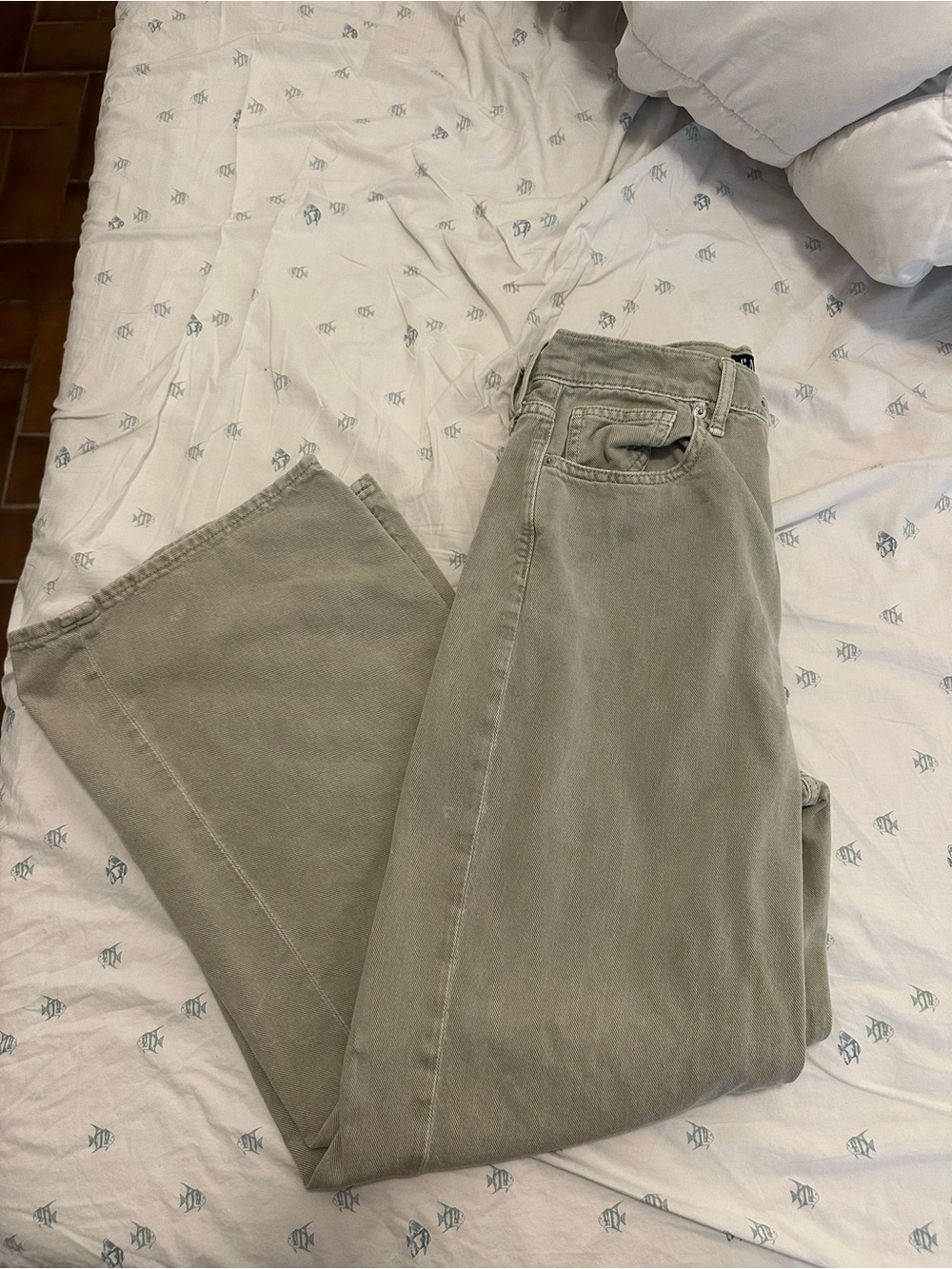 GAP Wide-Leg Jeans in Sage Green